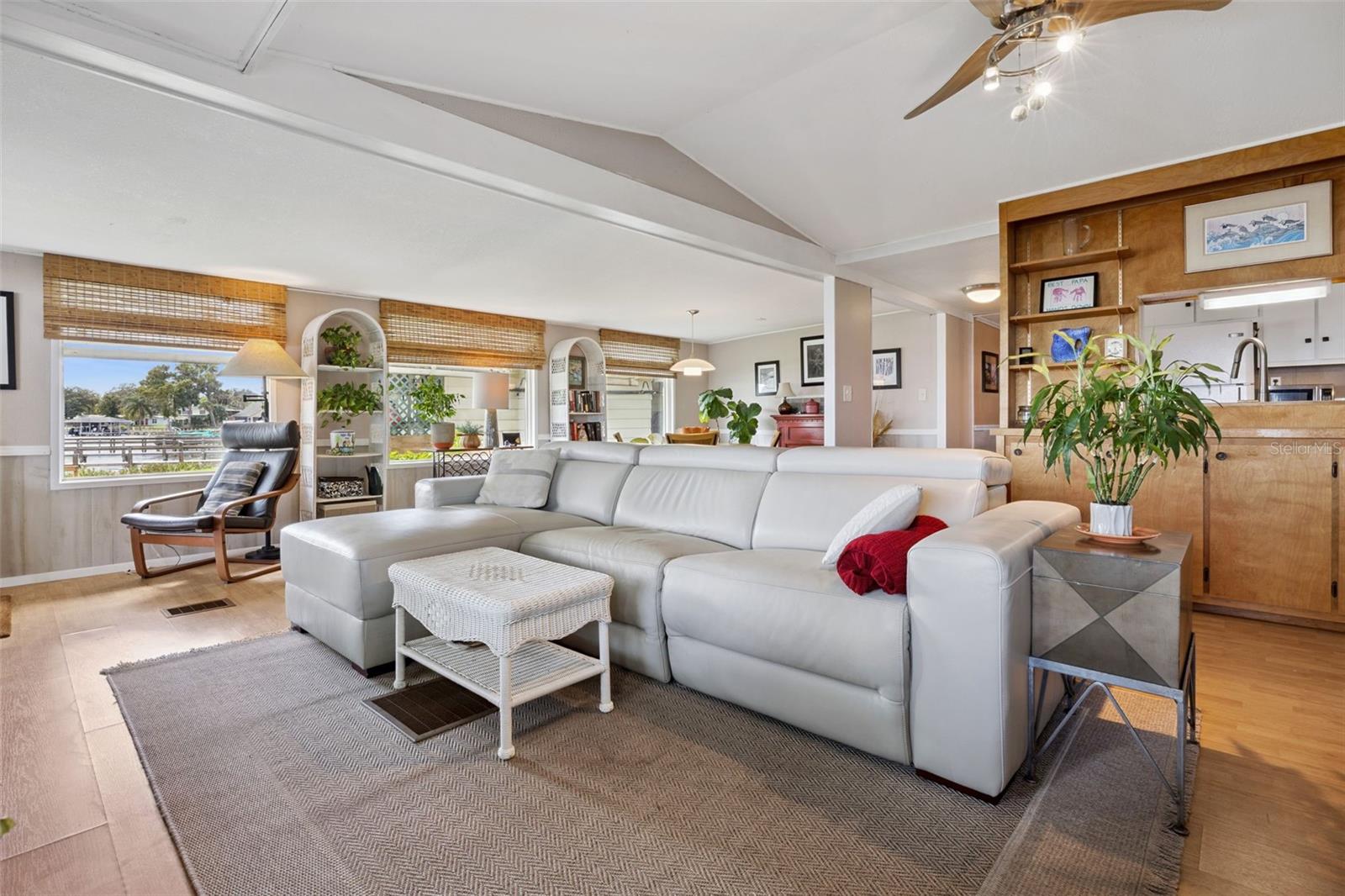 TAVARES, TAVARES HOMEOWNERS INC - Residential