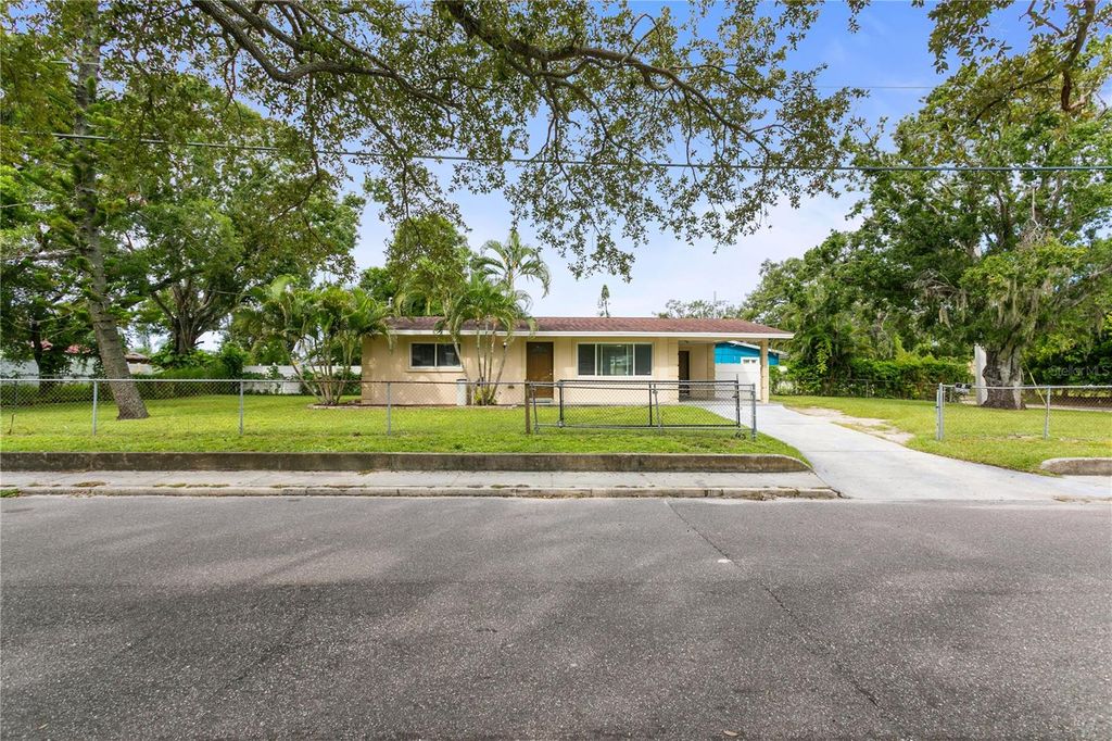 Photo of 1904 5th Street W, Bradenton, FL 34205 (MLS # A4665773)