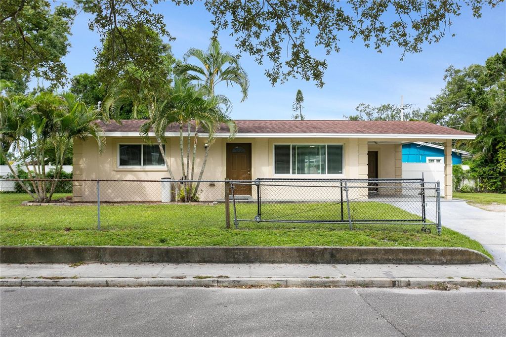 Photo of 1904 5th Street W, Bradenton, FL 34205 (MLS # A4665773)