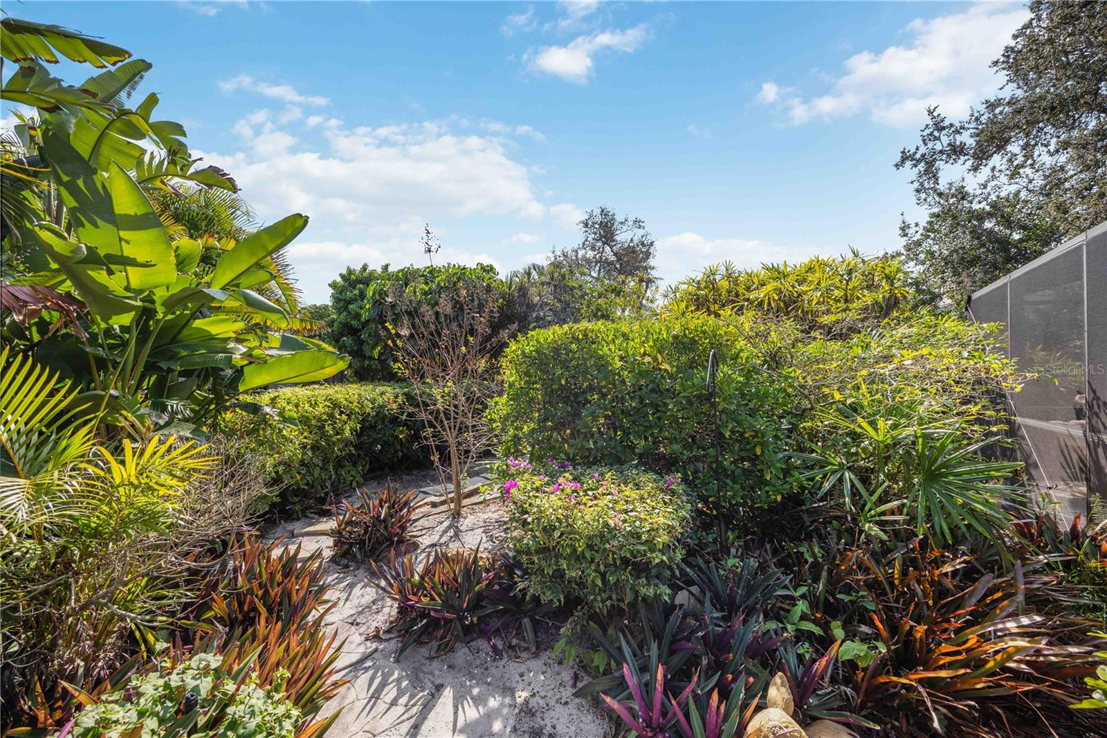 COUNTRY PLACE - Residential