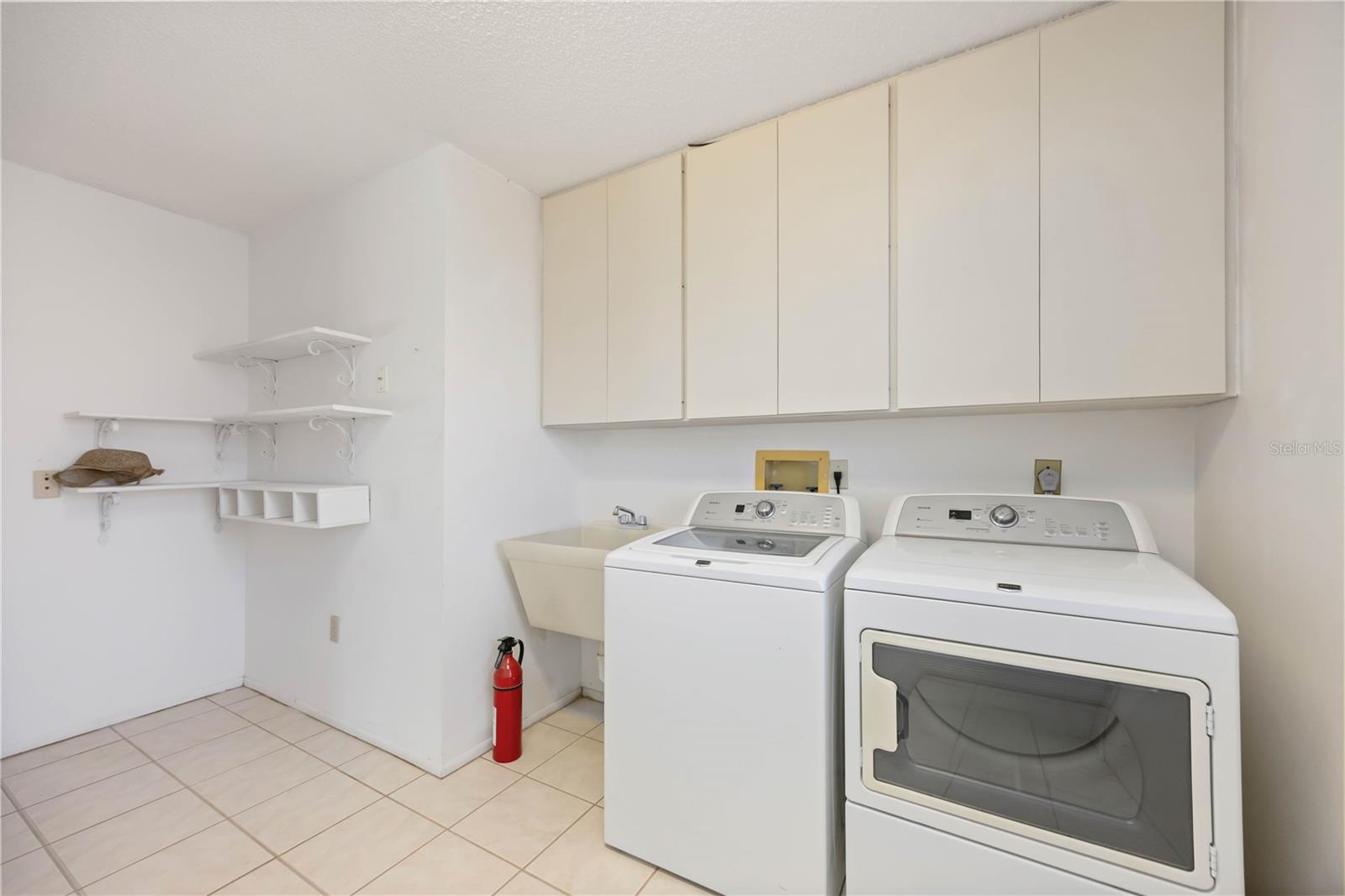 COUNTRY PLACE - Residential