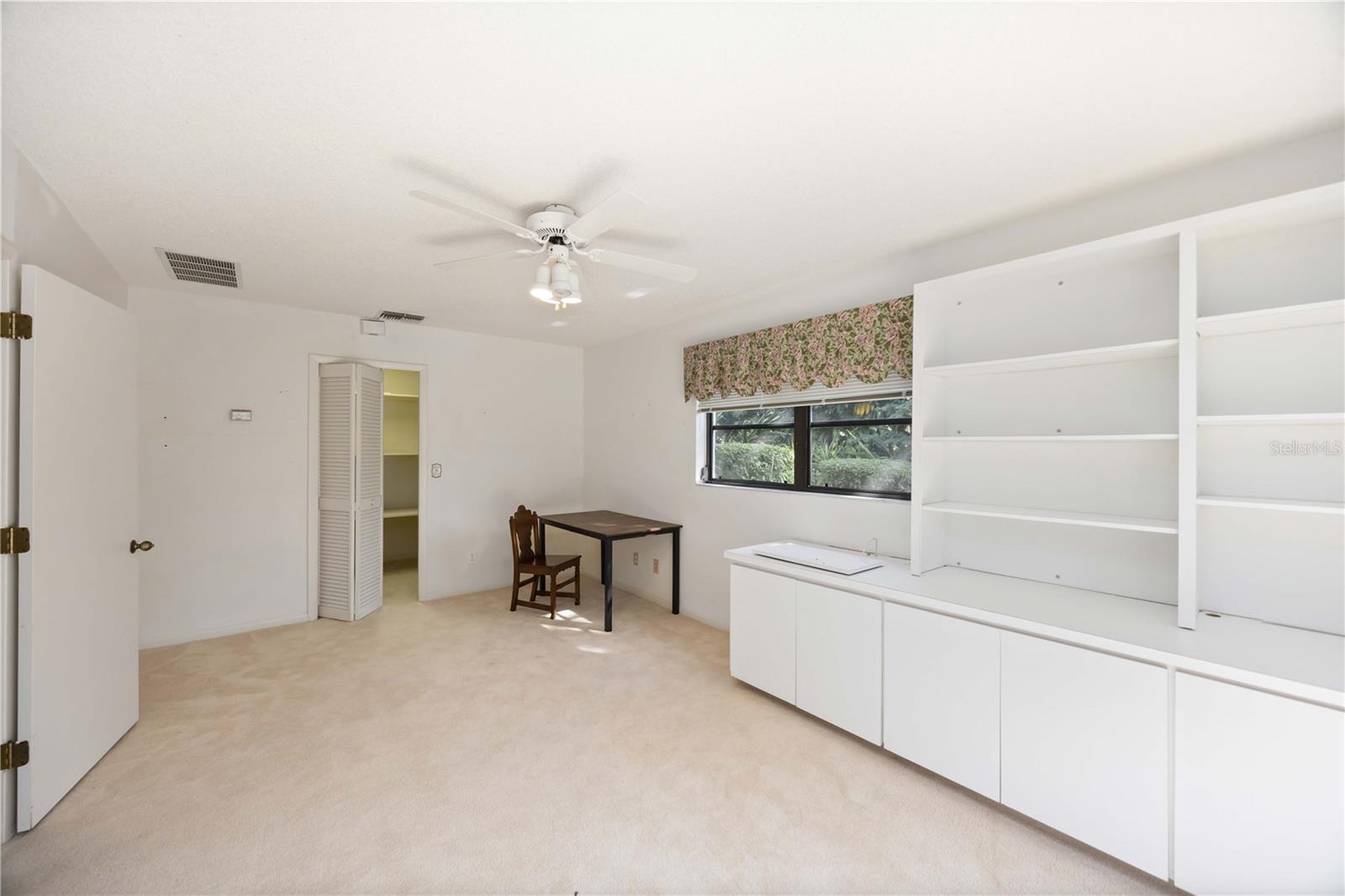 COUNTRY PLACE - Residential