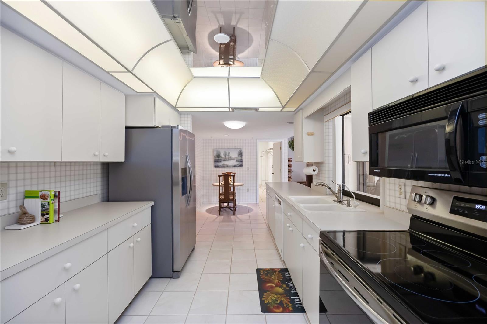 COUNTRY PLACE - Residential