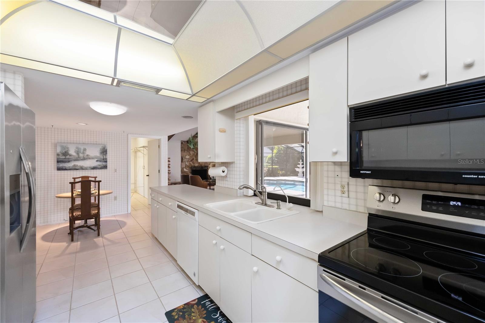 COUNTRY PLACE - Residential