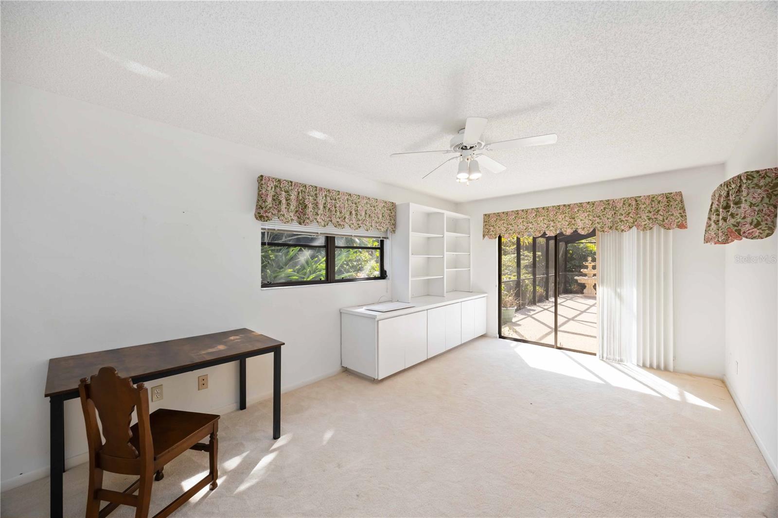 COUNTRY PLACE - Residential