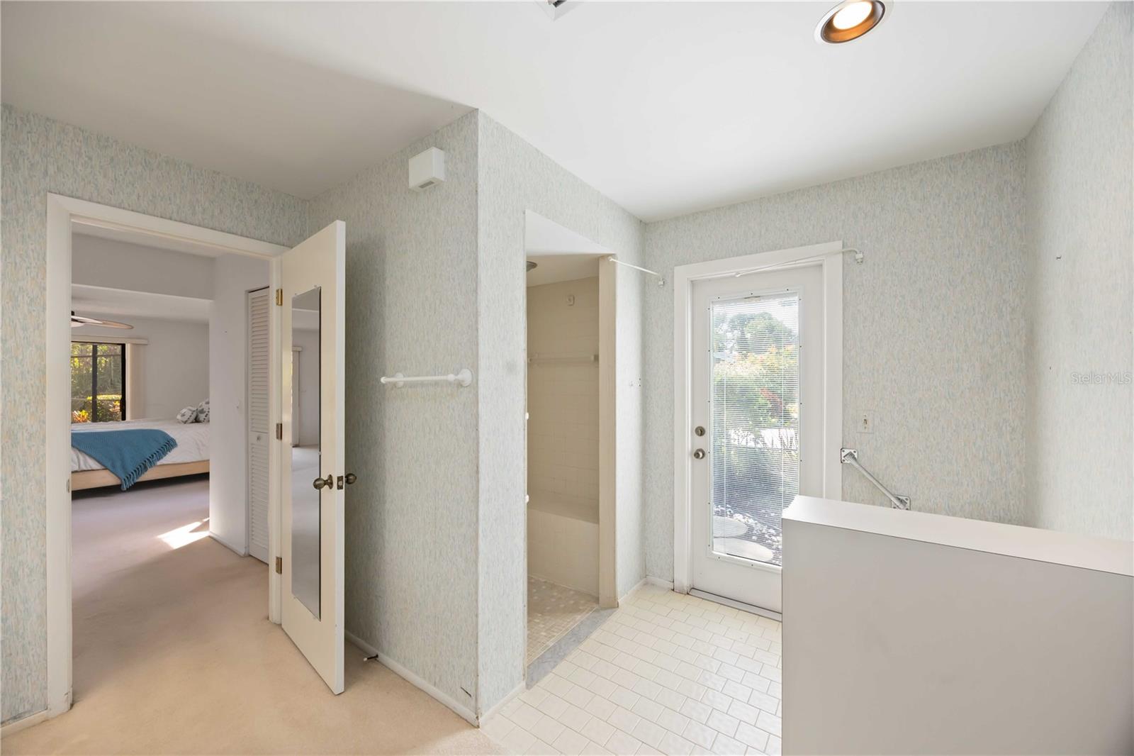 COUNTRY PLACE - Residential