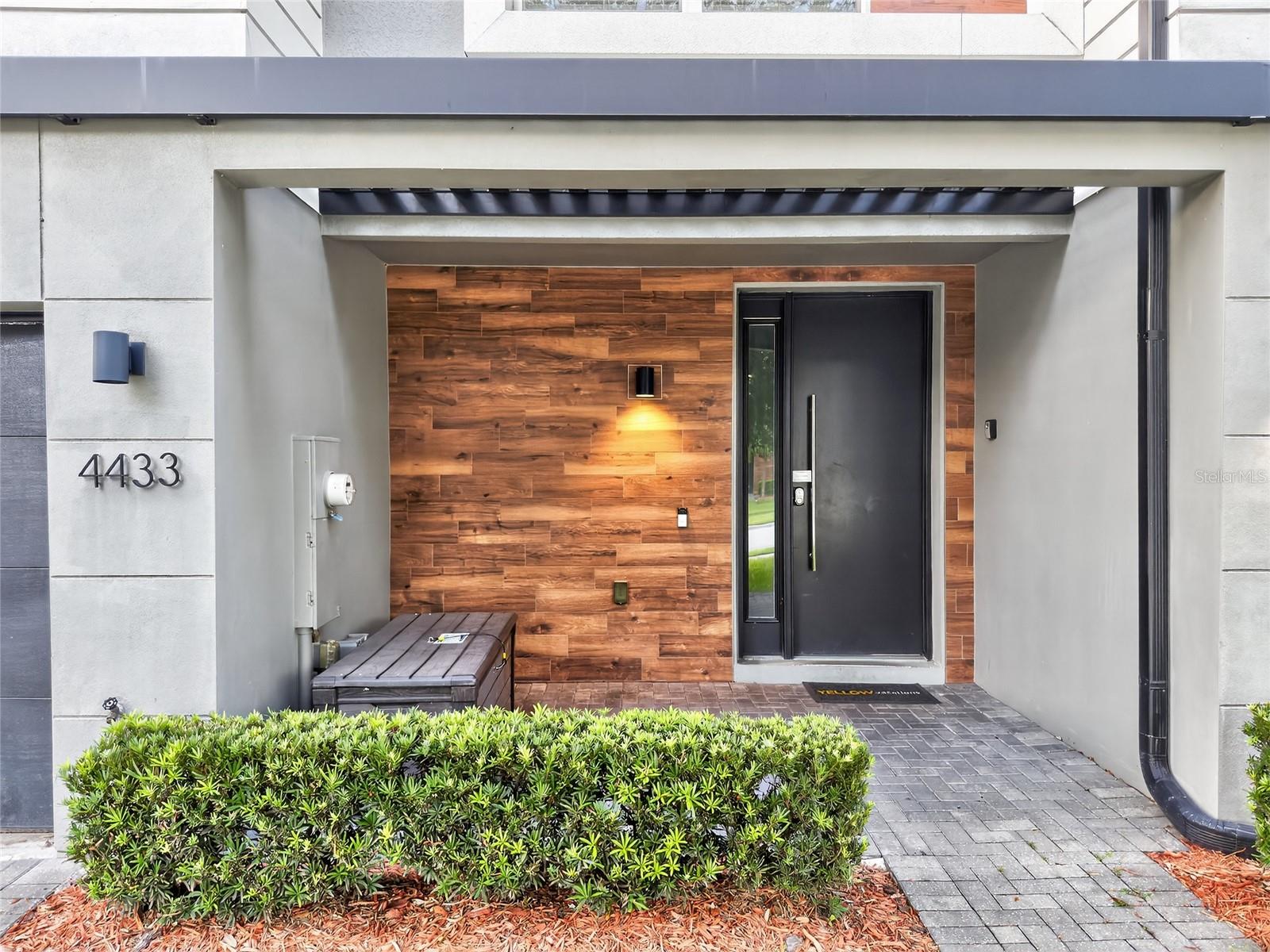 4433 LE REVE COURT