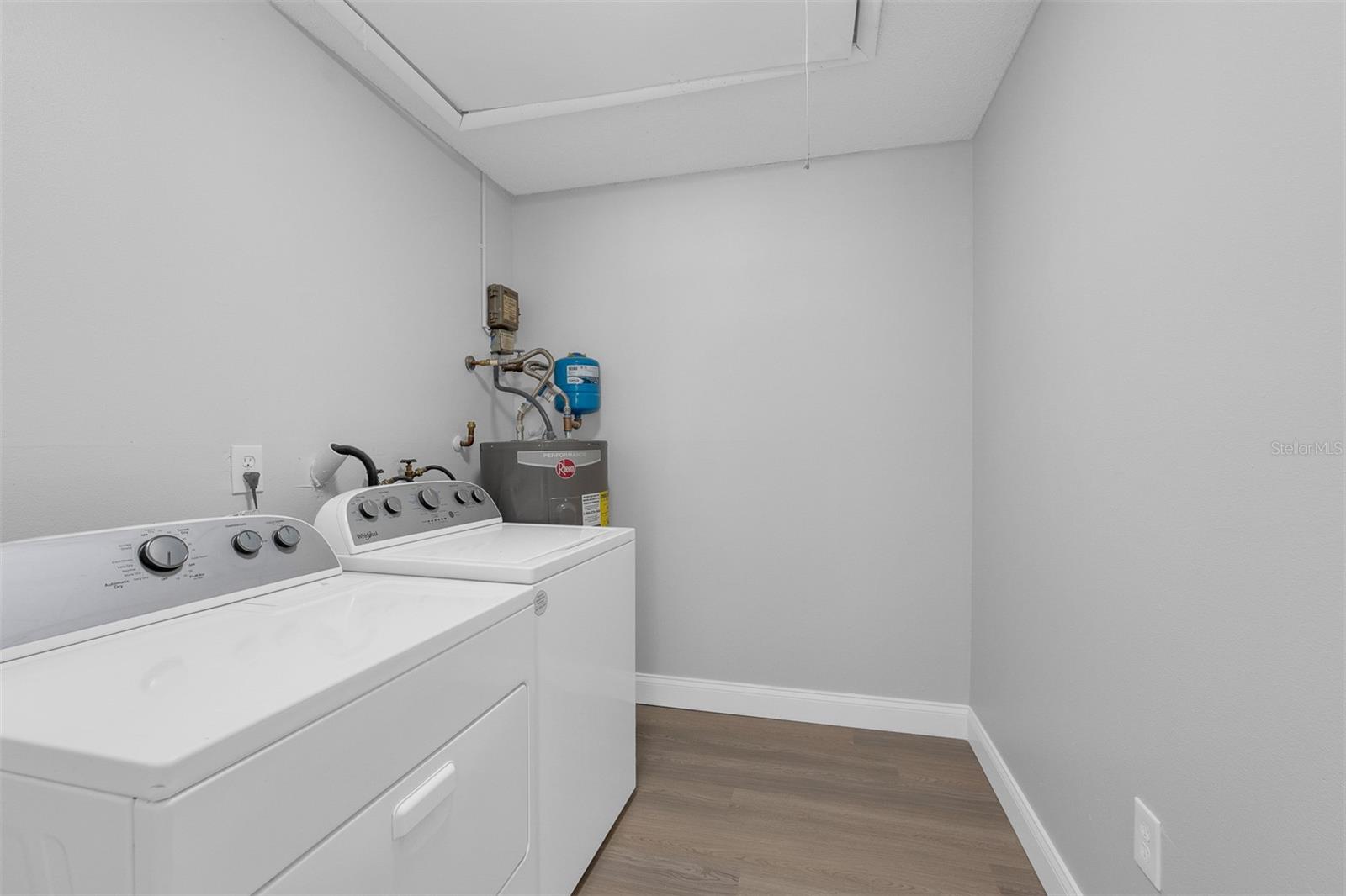 PARK LAKE VILLAS CONDO - Residential