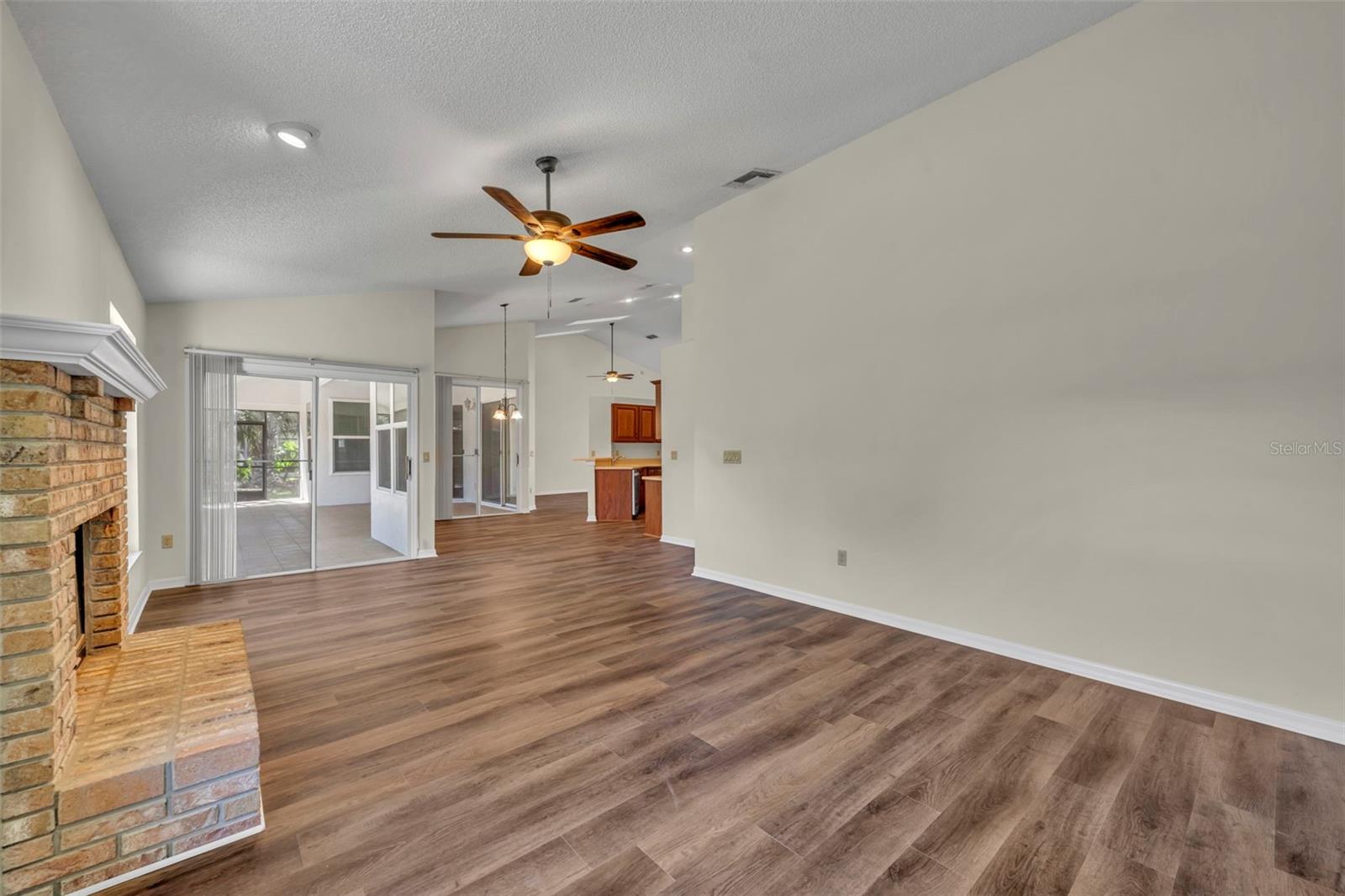 BENTLEY WOODS - Residential Lease