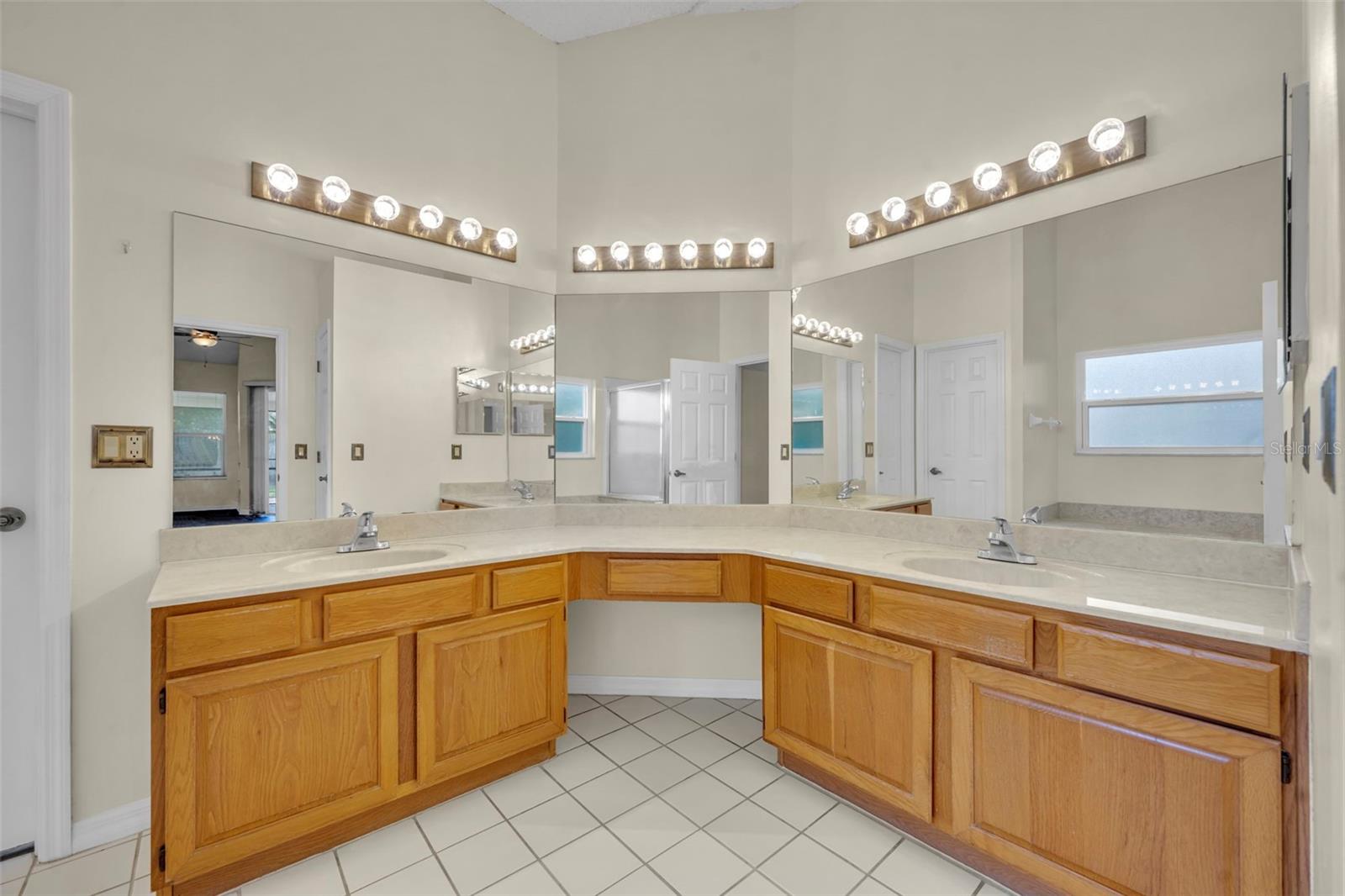 BENTLEY WOODS - Residential Lease