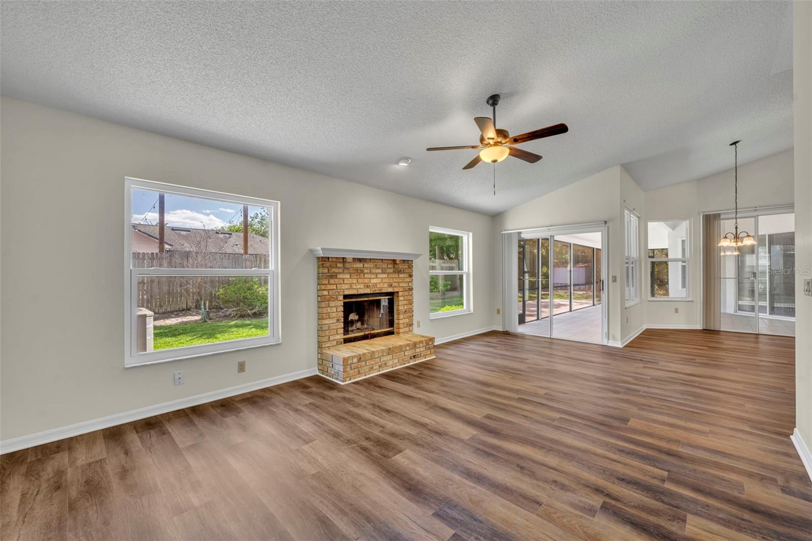 BENTLEY WOODS - Residential Lease