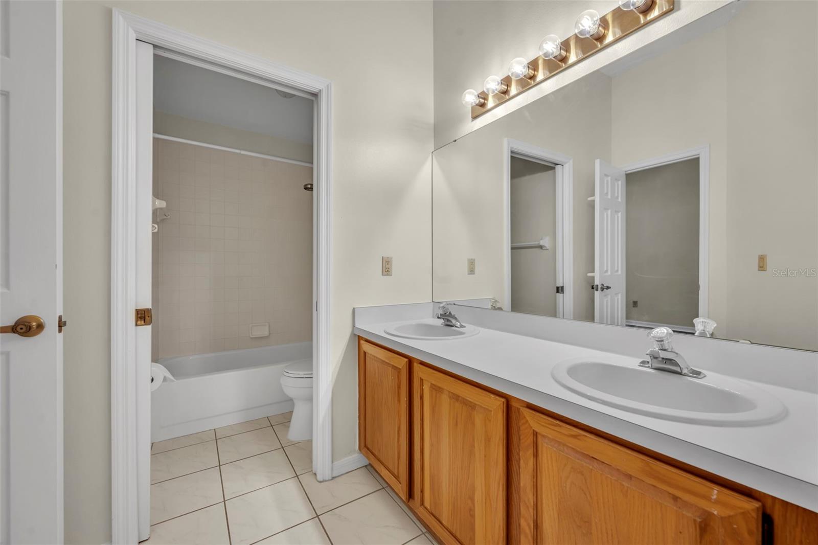 BENTLEY WOODS - Residential Lease