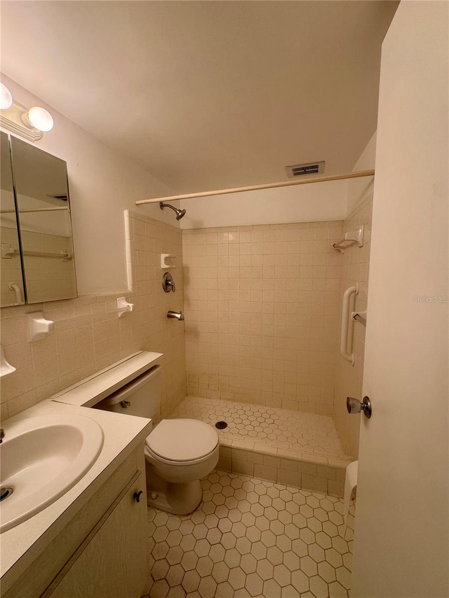 SEMINOLE GARDEN APTS CO-OP - Residential Lease