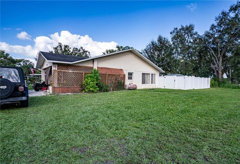 A home in AUBURNDALE