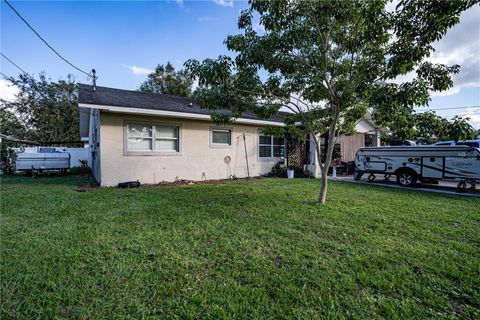 A home in AUBURNDALE