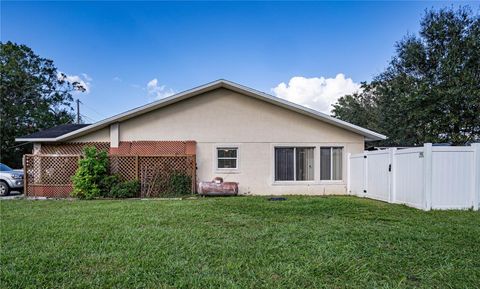 A home in AUBURNDALE