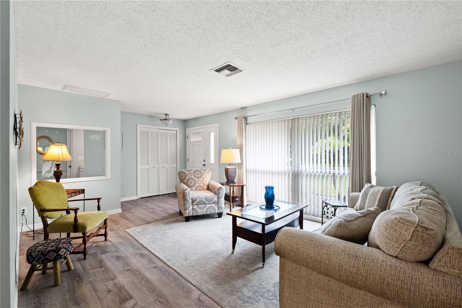 7 DOUGLAS COURT N