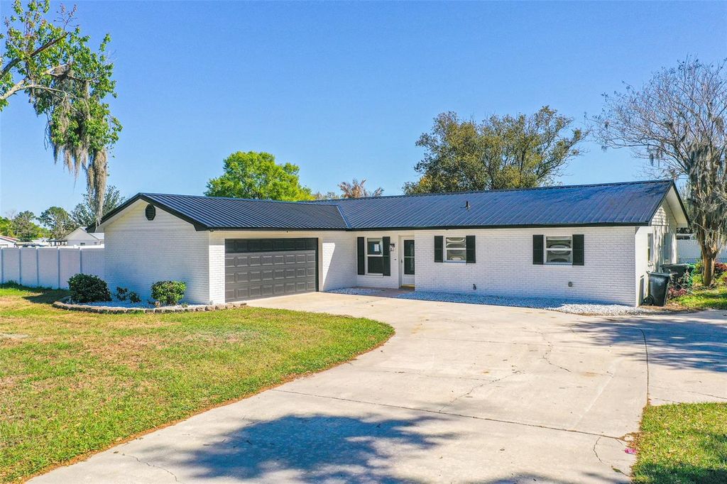 Photo of 4006 Hollyhead Circle S, Lakeland, FL 33811 (MLS # L4960560)