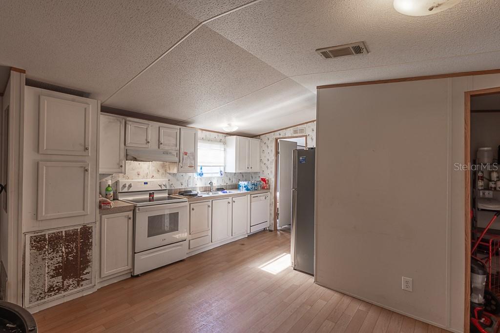 CALOOSA LAKE VILLAGE - Residential