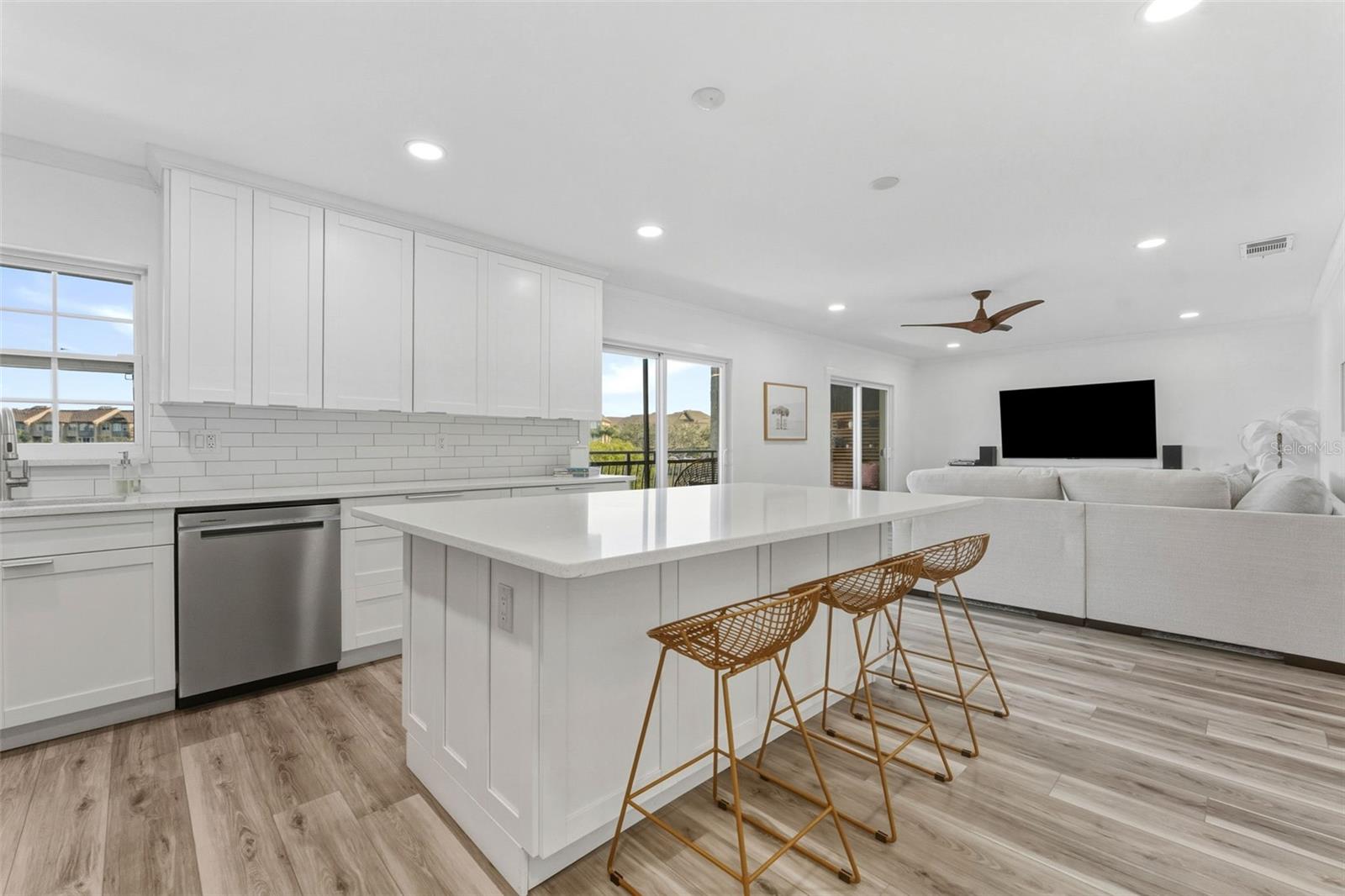 BAY POINTE CONDO - Residential