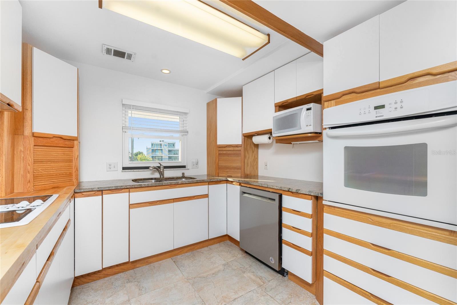 PELICAN LANDING BLDG D - Residential