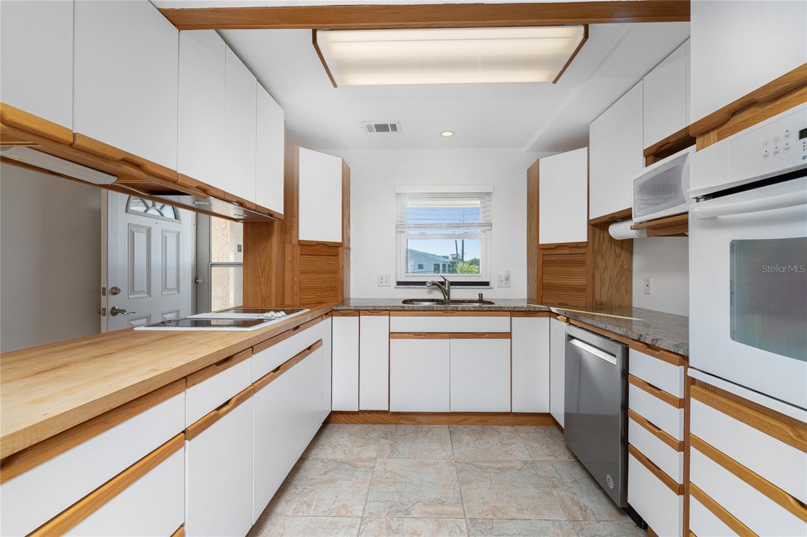 PELICAN LANDING BLDG D - Residential