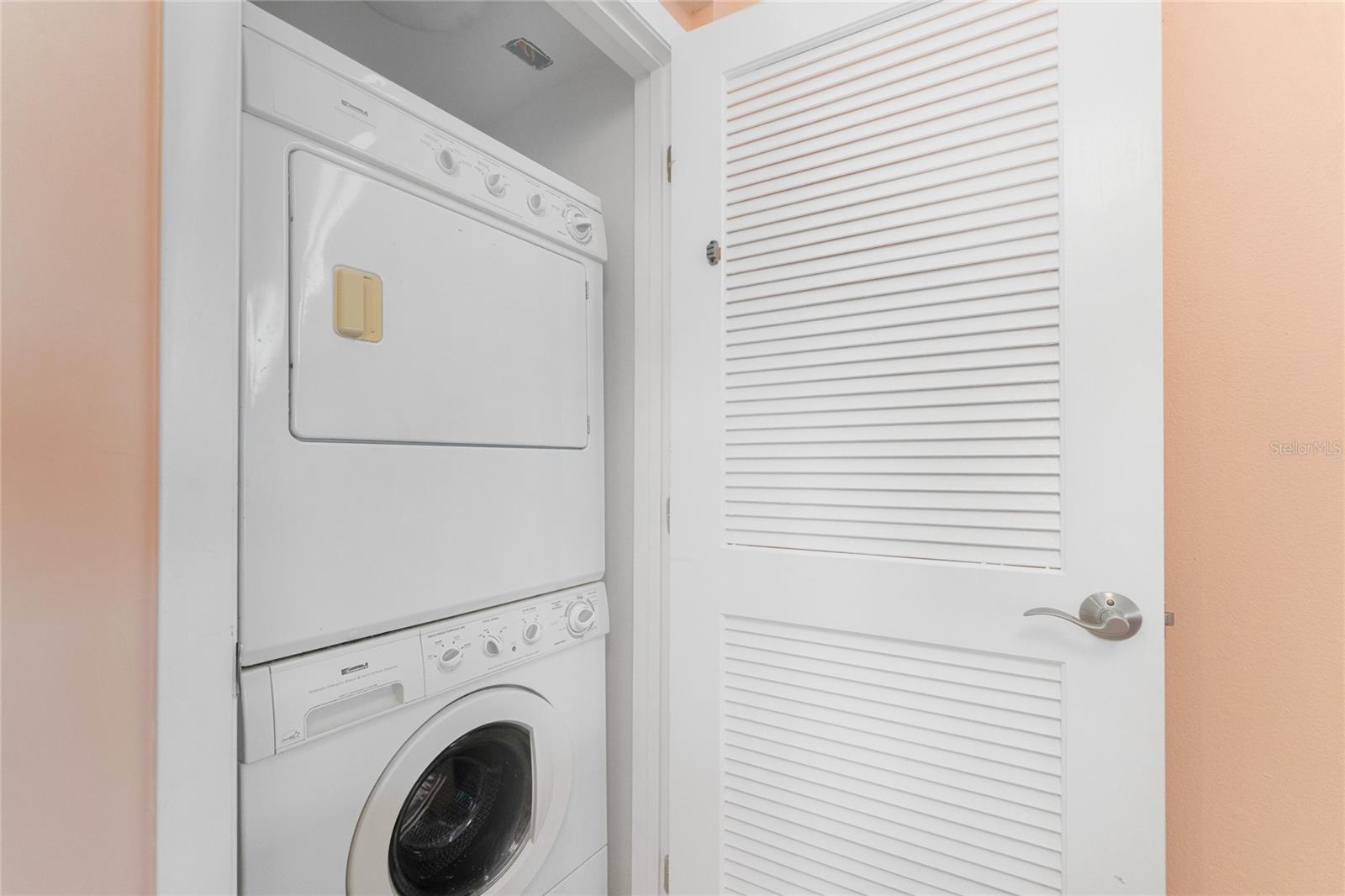 PELICAN LANDING BLDG D - Residential