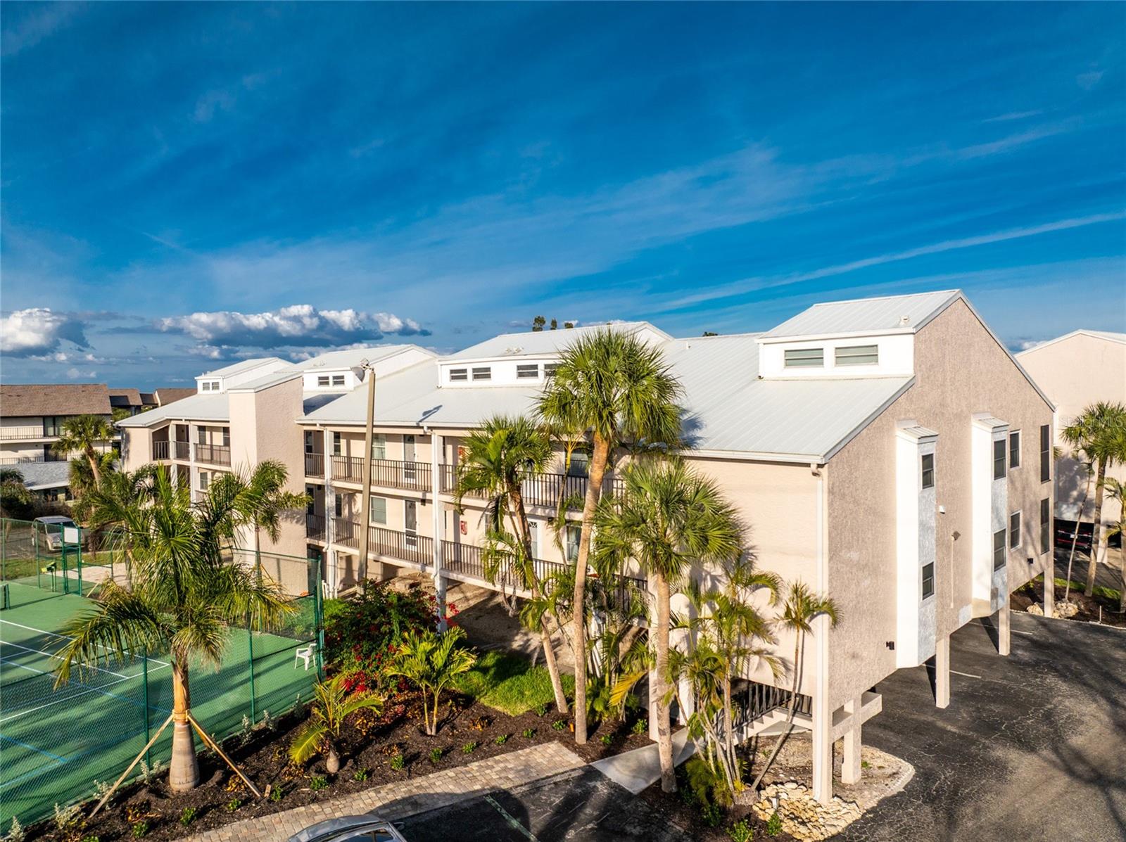 PELICAN LANDING BLDG D - Residential