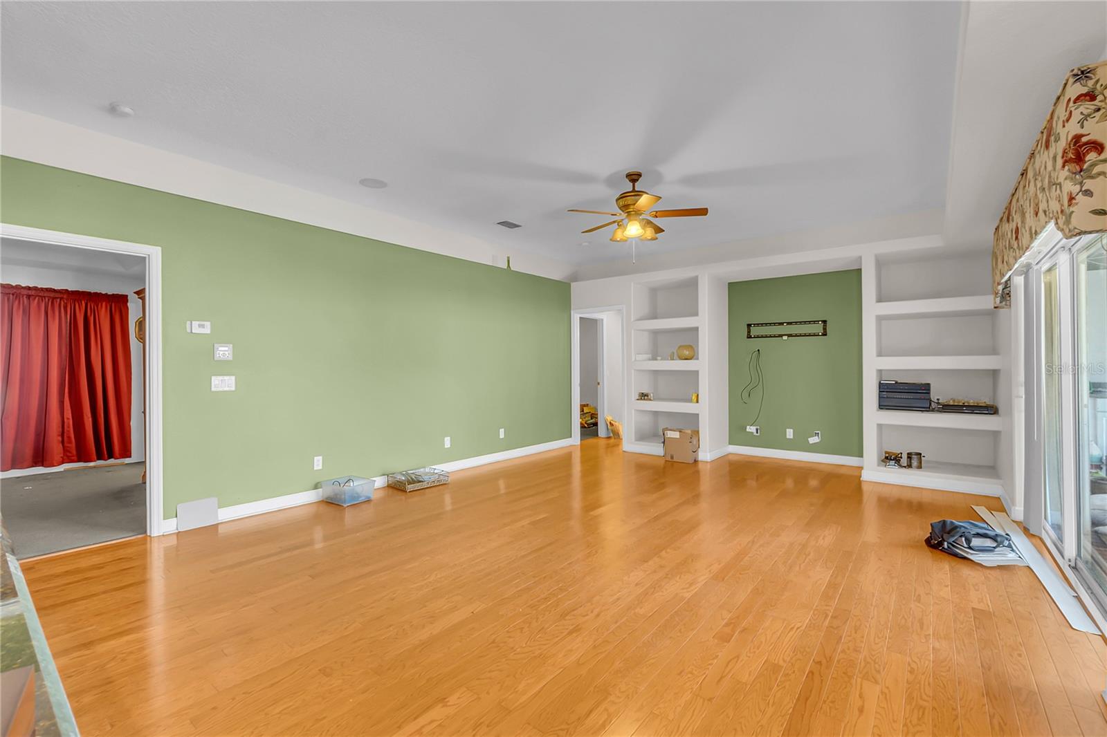 TUCKAWAY LAKE ESTATES - Residential