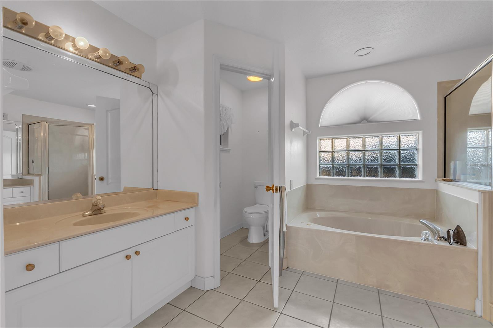 TUCKAWAY LAKE ESTATES - Residential