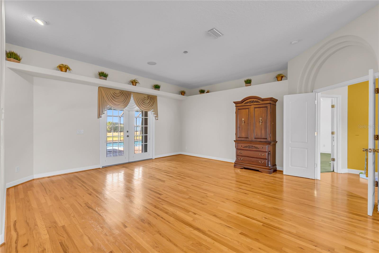 TUCKAWAY LAKE ESTATES - Residential