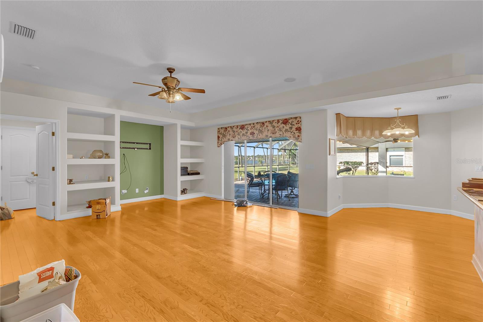 TUCKAWAY LAKE ESTATES - Residential