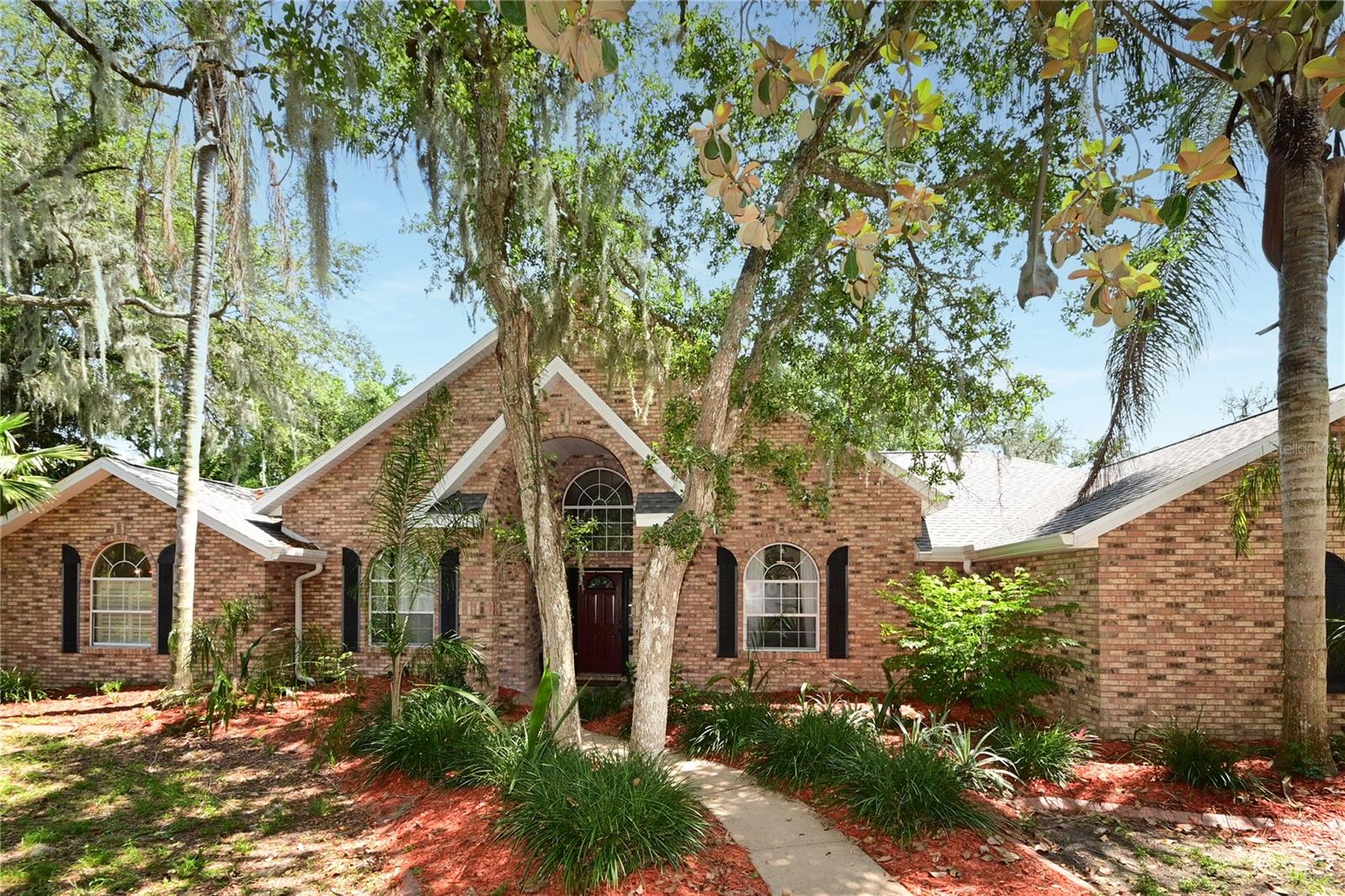 682 FERNCLIFF DRIVE