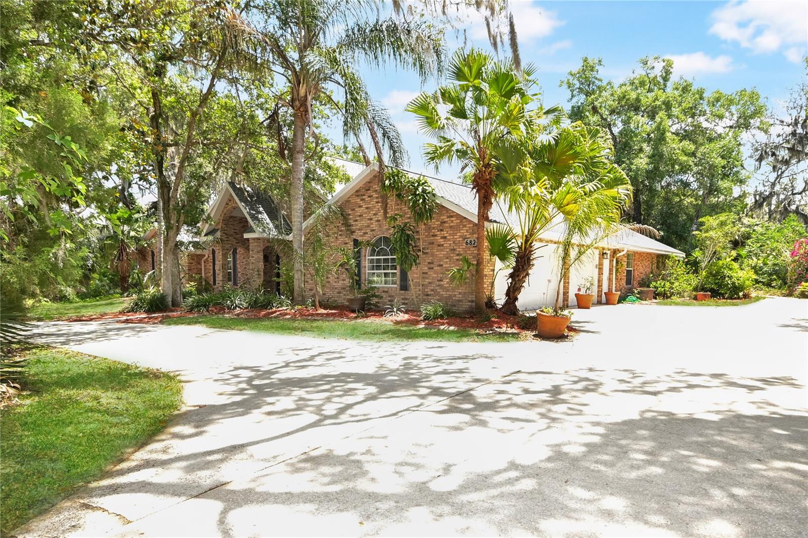 682 FERNCLIFF DRIVE