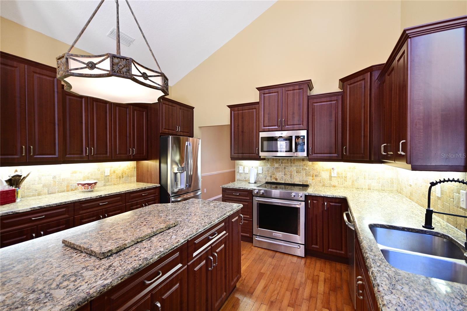 BENTWOOD PH 03 - Residential