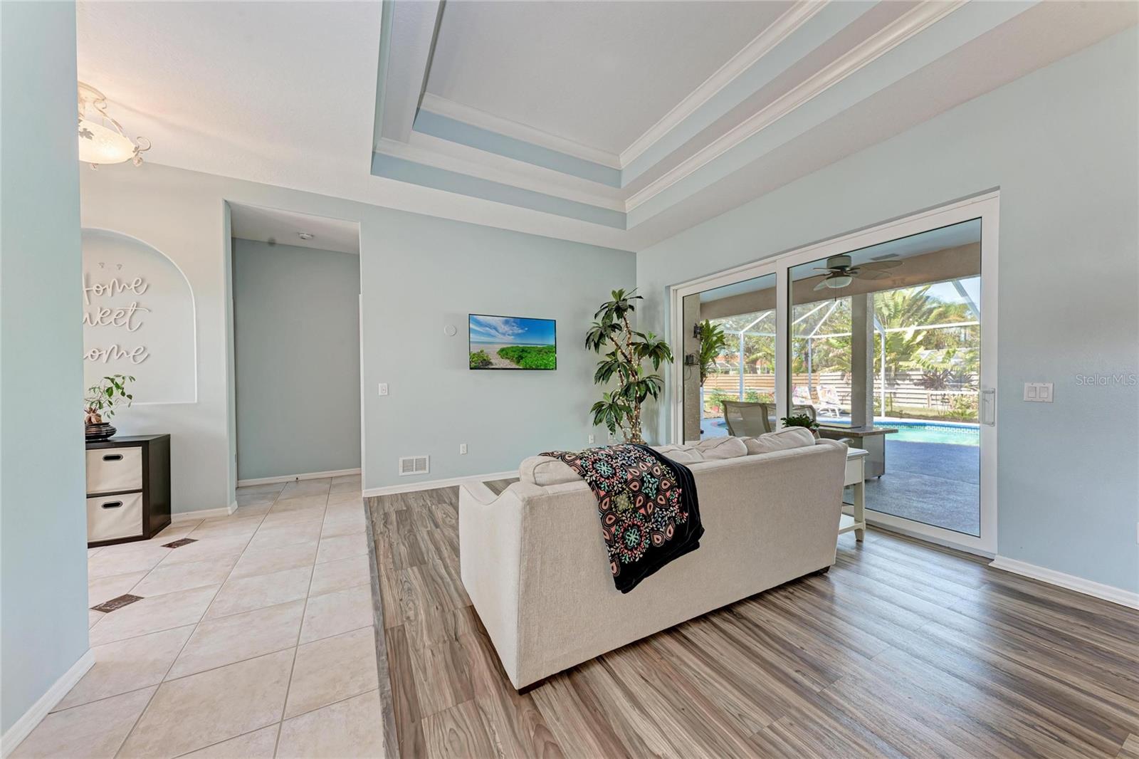 MCINTOSH LAKE - Residential