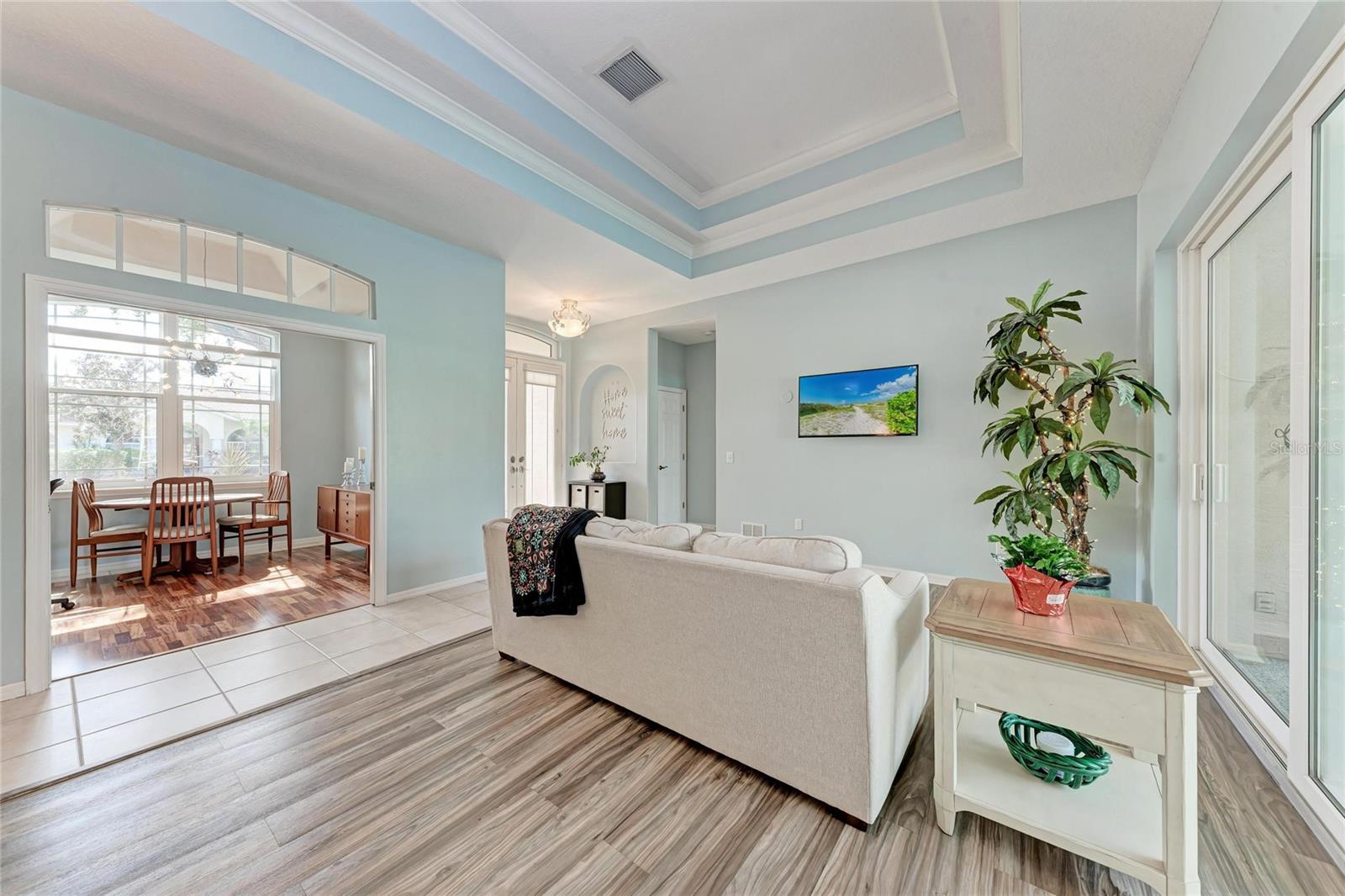 MCINTOSH LAKE - Residential