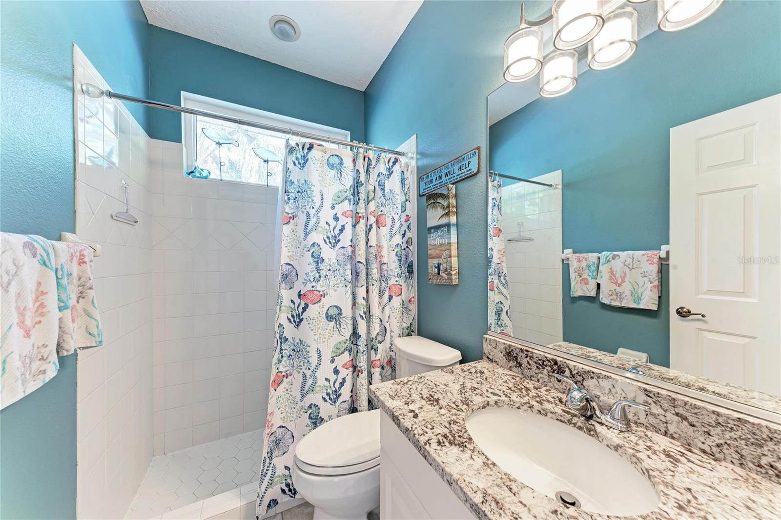 MCINTOSH LAKE - Residential