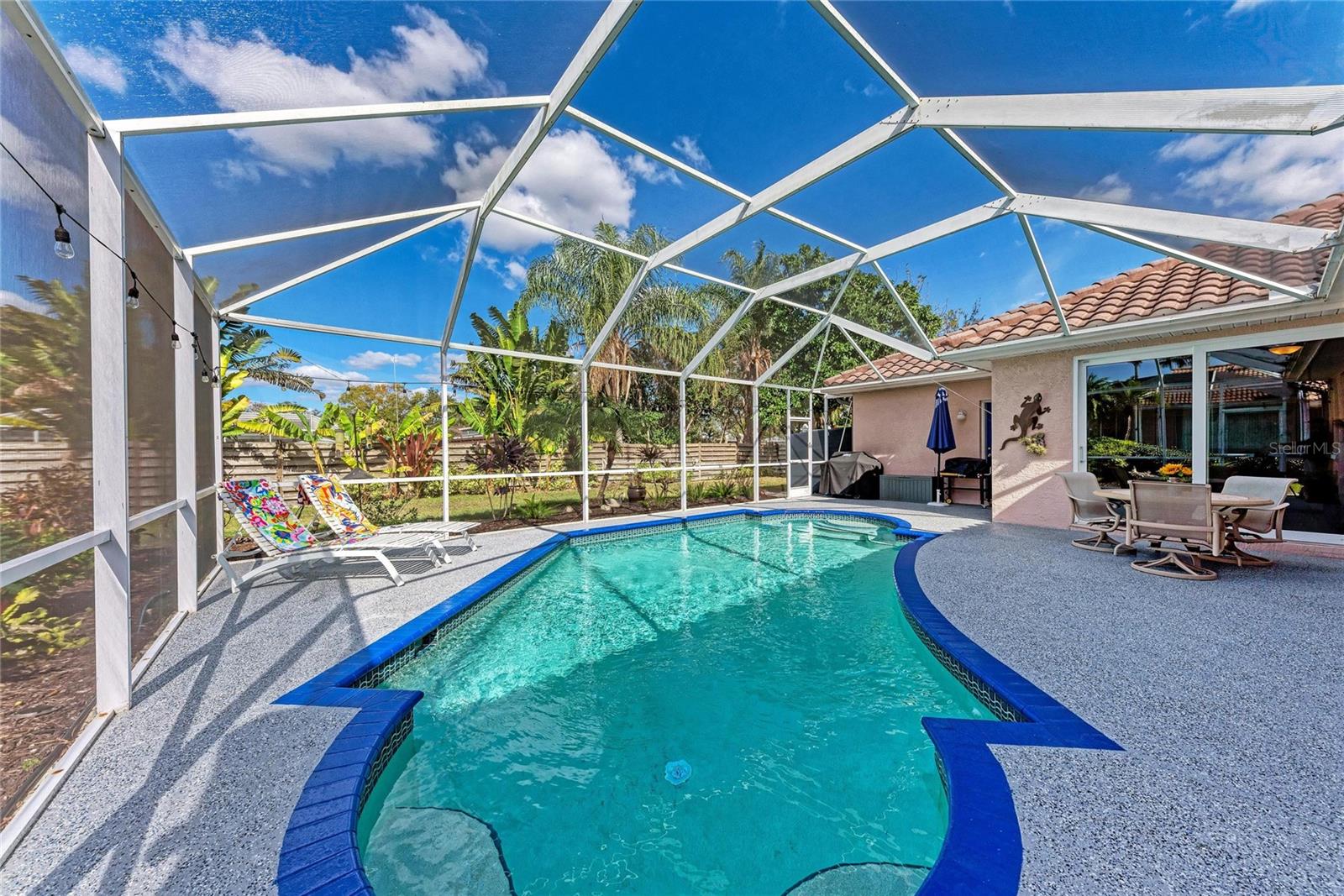 MCINTOSH LAKE - Residential