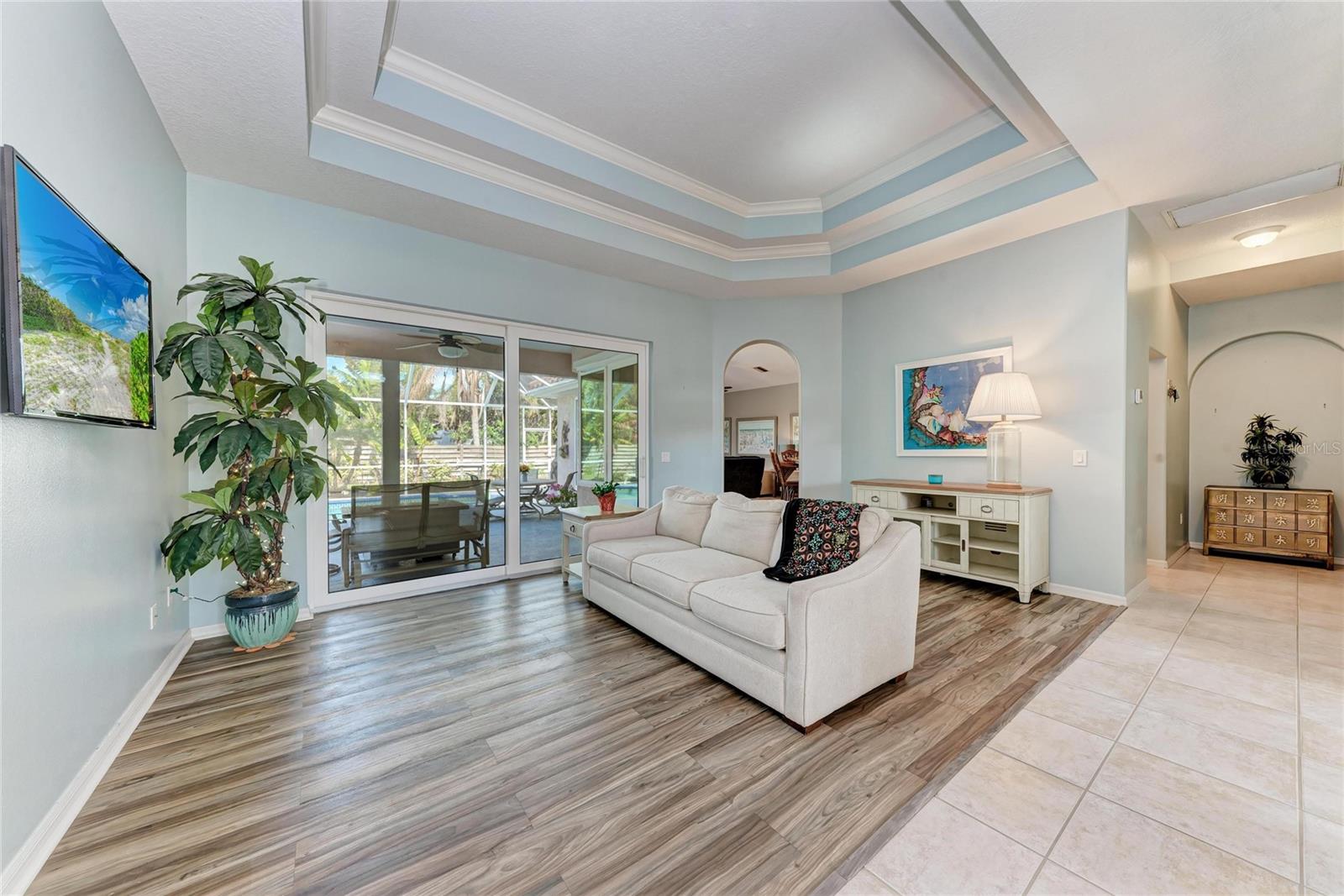 MCINTOSH LAKE - Residential