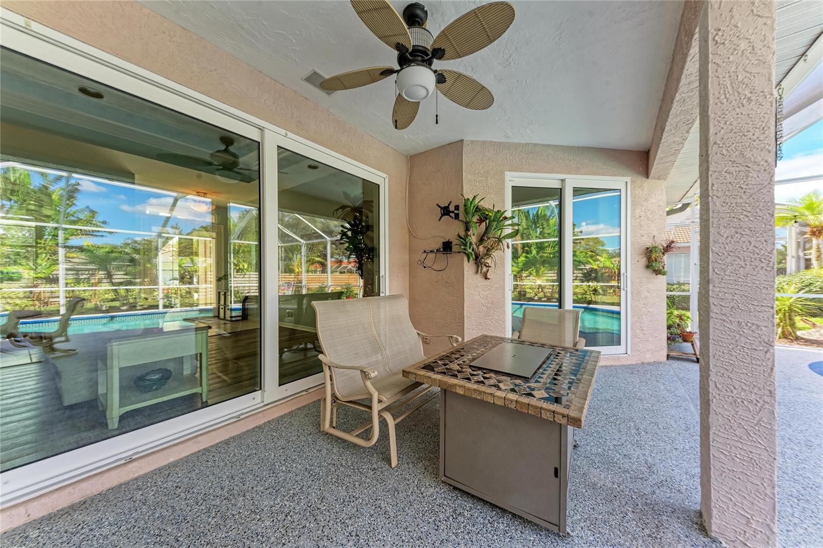 MCINTOSH LAKE - Residential