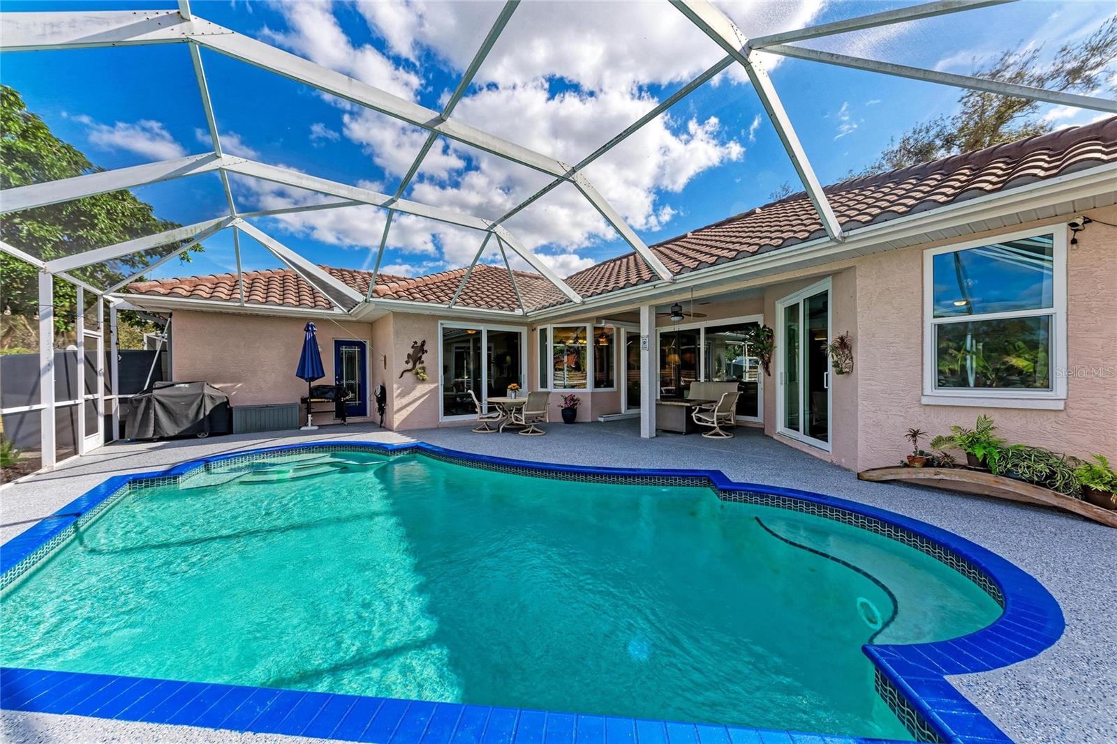 MCINTOSH LAKE - Residential