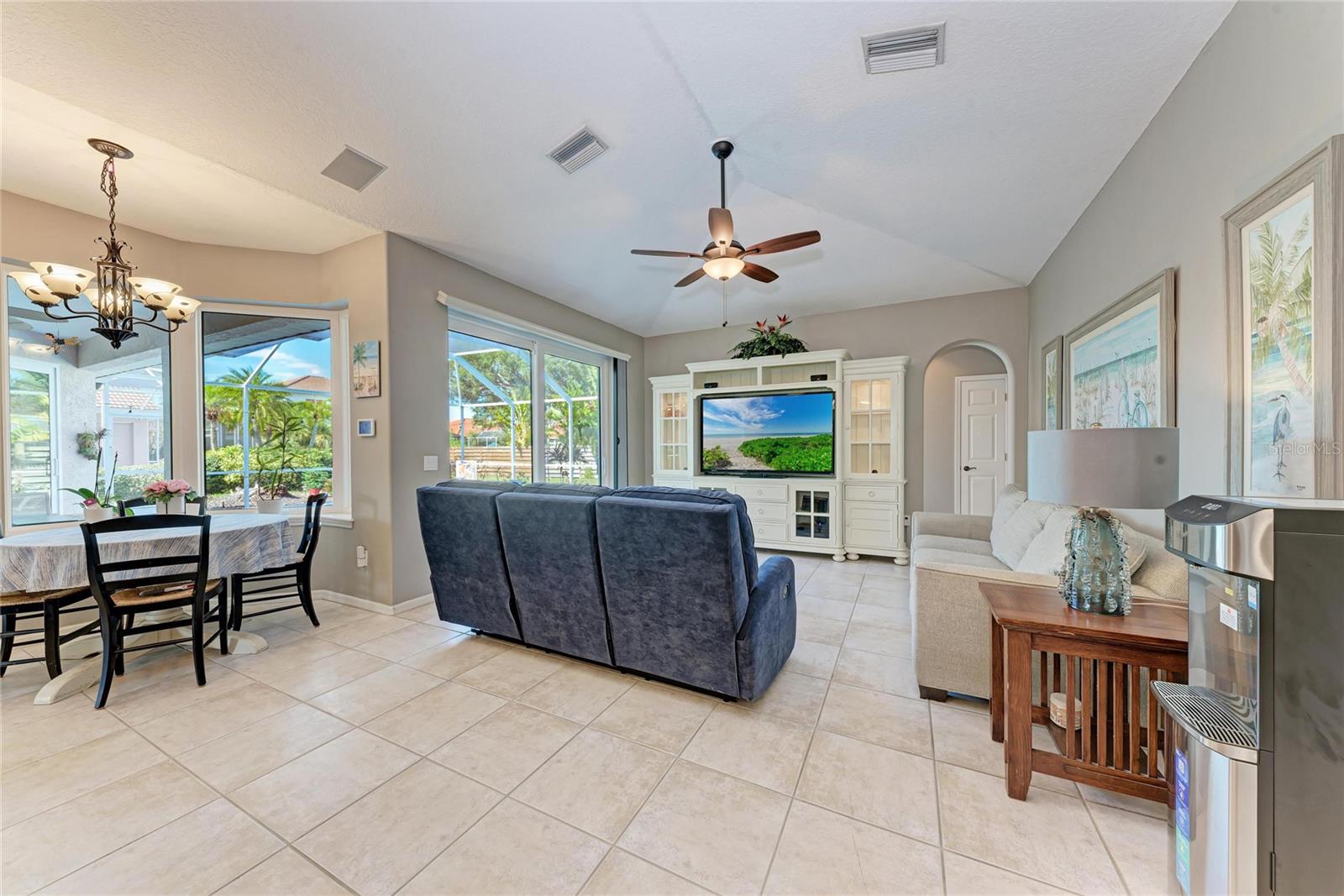 MCINTOSH LAKE - Residential