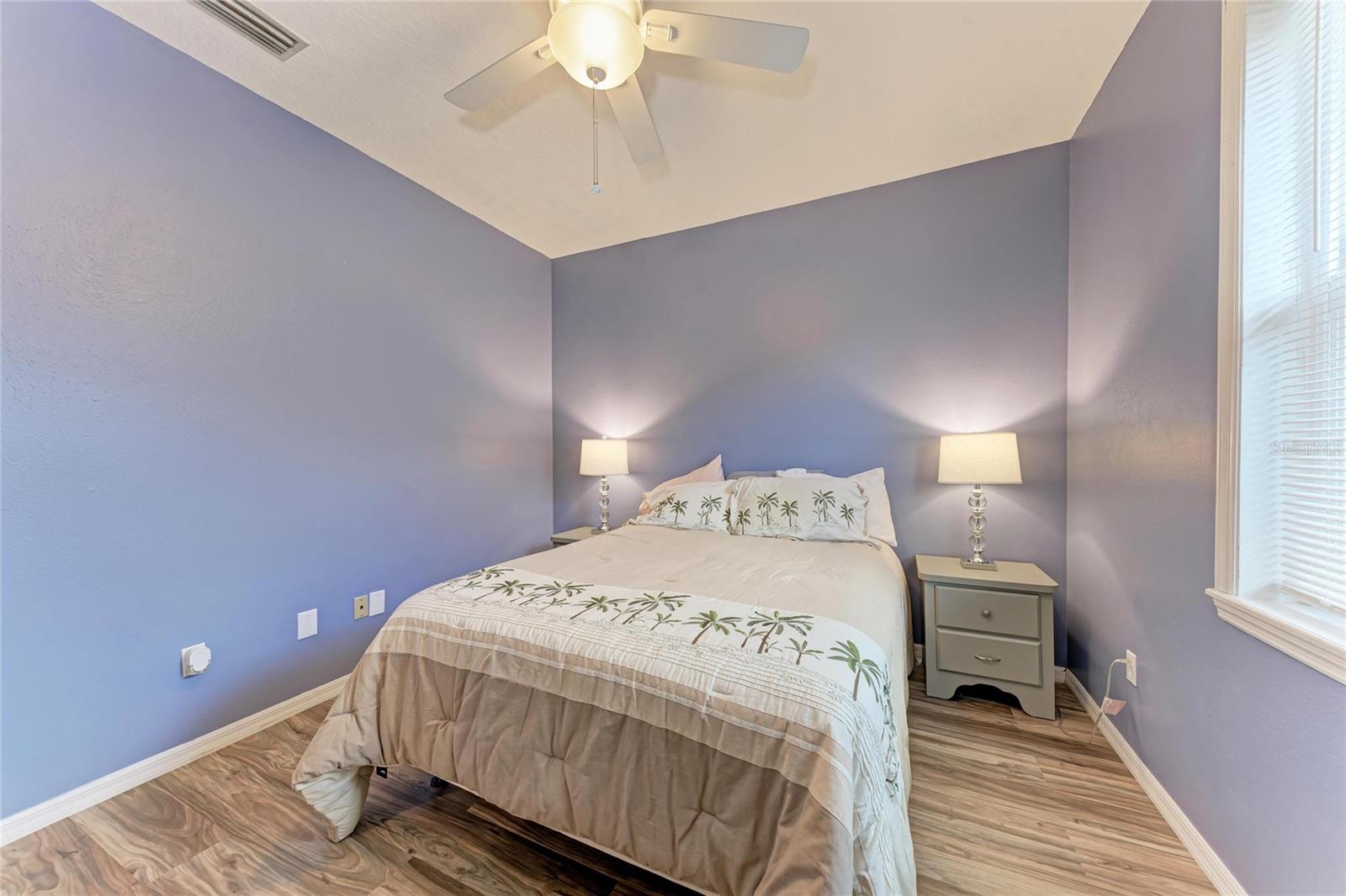 MCINTOSH LAKE - Residential