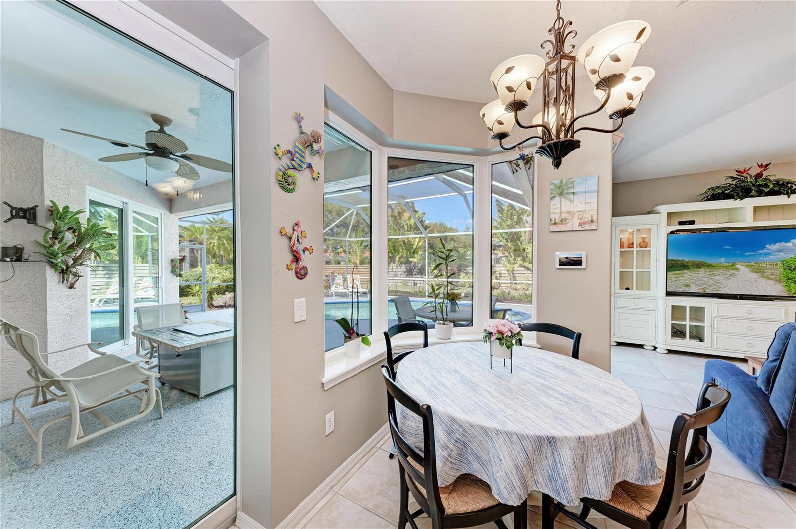 MCINTOSH LAKE - Residential