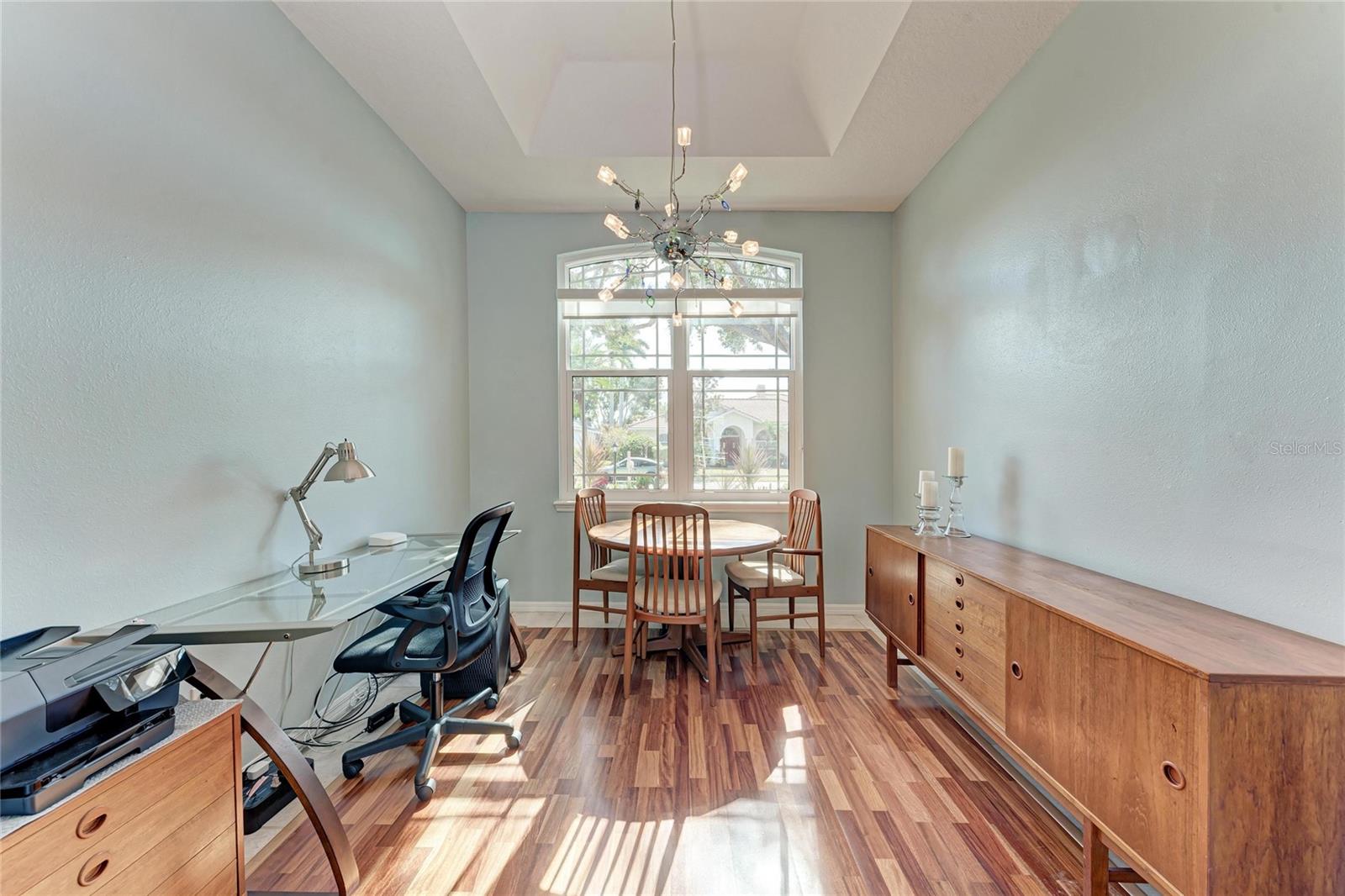 MCINTOSH LAKE - Residential