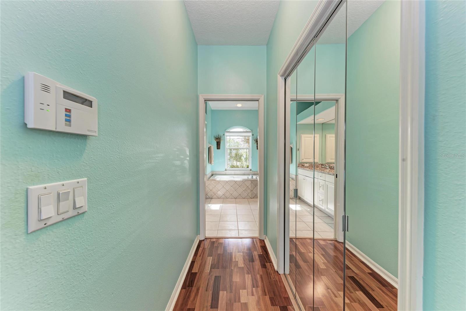 MCINTOSH LAKE - Residential