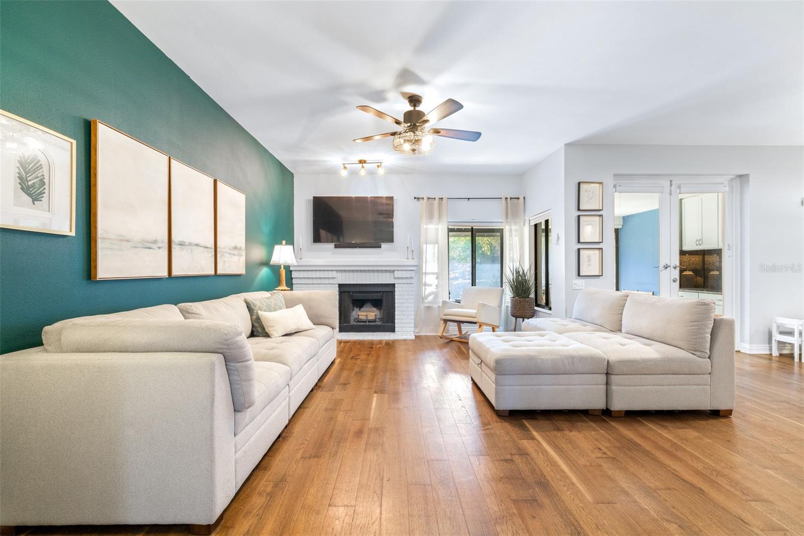 LANDMARK OAKS CONDO - Residential