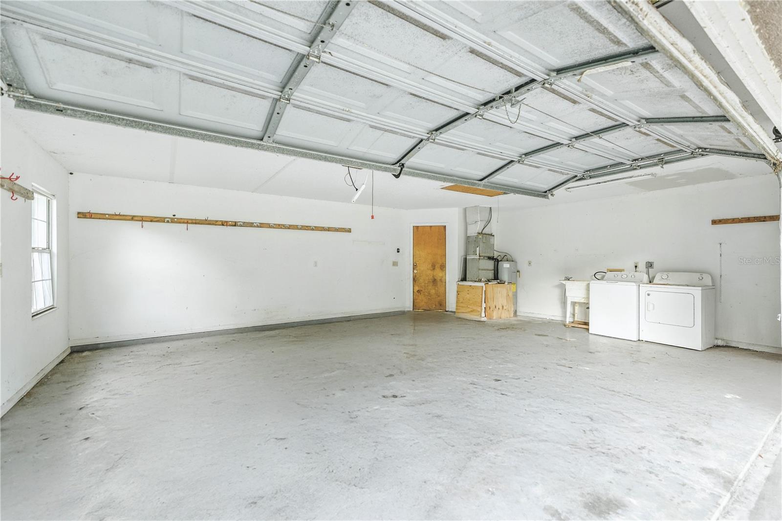 LAKE BRYANT ESTATE - Residential