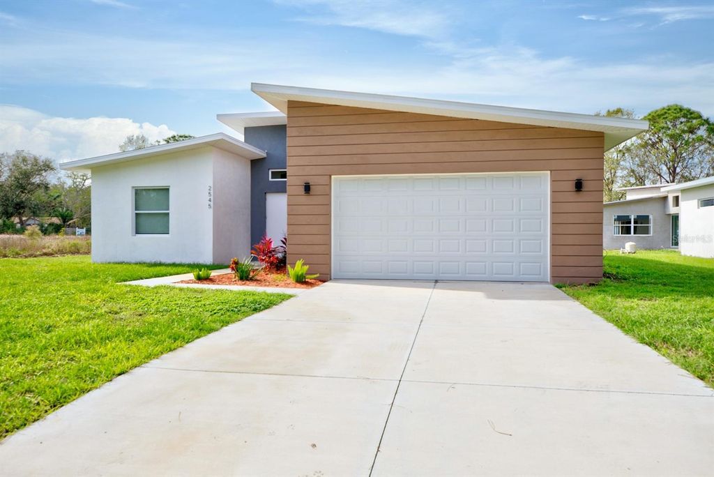 Photo of 2545 N Odessa Road, Avon Park, FL 33825 (MLS # L4952222)